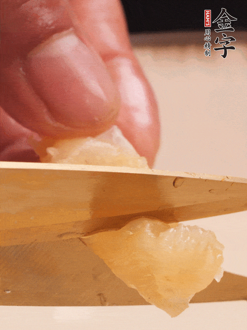 取出放入清水中，清洗表面，再剪成小段