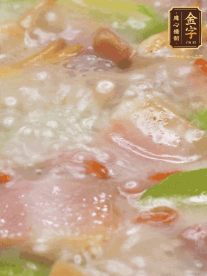 最后下蟶子，一點(diǎn)白胡椒調(diào)味，煮到白色湯汁出來。撒點(diǎn)枸杞點(diǎn)綴