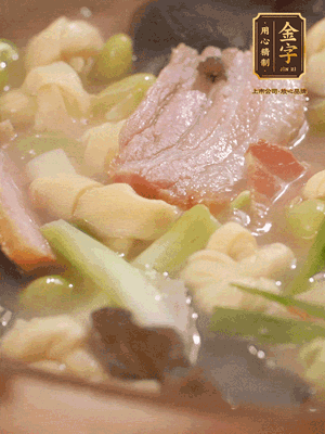 最后加一點(diǎn)蠔油、雞精調(diào)味