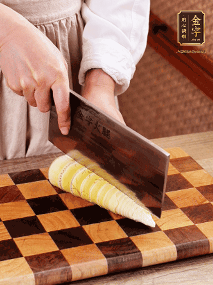 春筍切片，焯水1分鐘