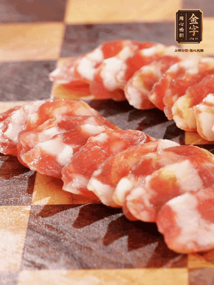 金字香腸切片，蘆筍去皮切丁